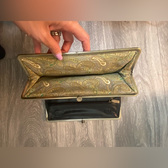 HOBO Lauren Clutch Wallet Black Tooled Leather Paisley Embossed Clasp Fold Mag. - Picture 5 of 10